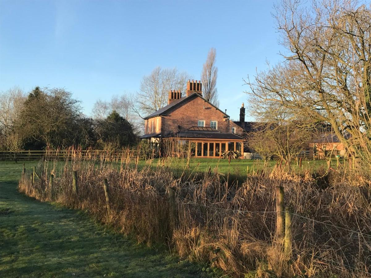 Hollies Farm B&B Wrexham Exterior foto
